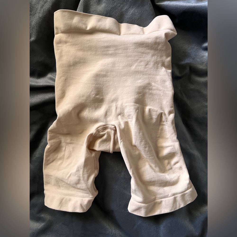 Skims shapewear size Small
